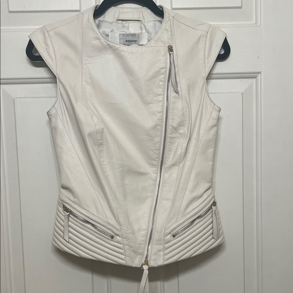 Andrew Marc White Lamb Skin Sleeveless Vest